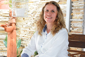  Dra. Patrícia Bruder Azzem - Veterinária